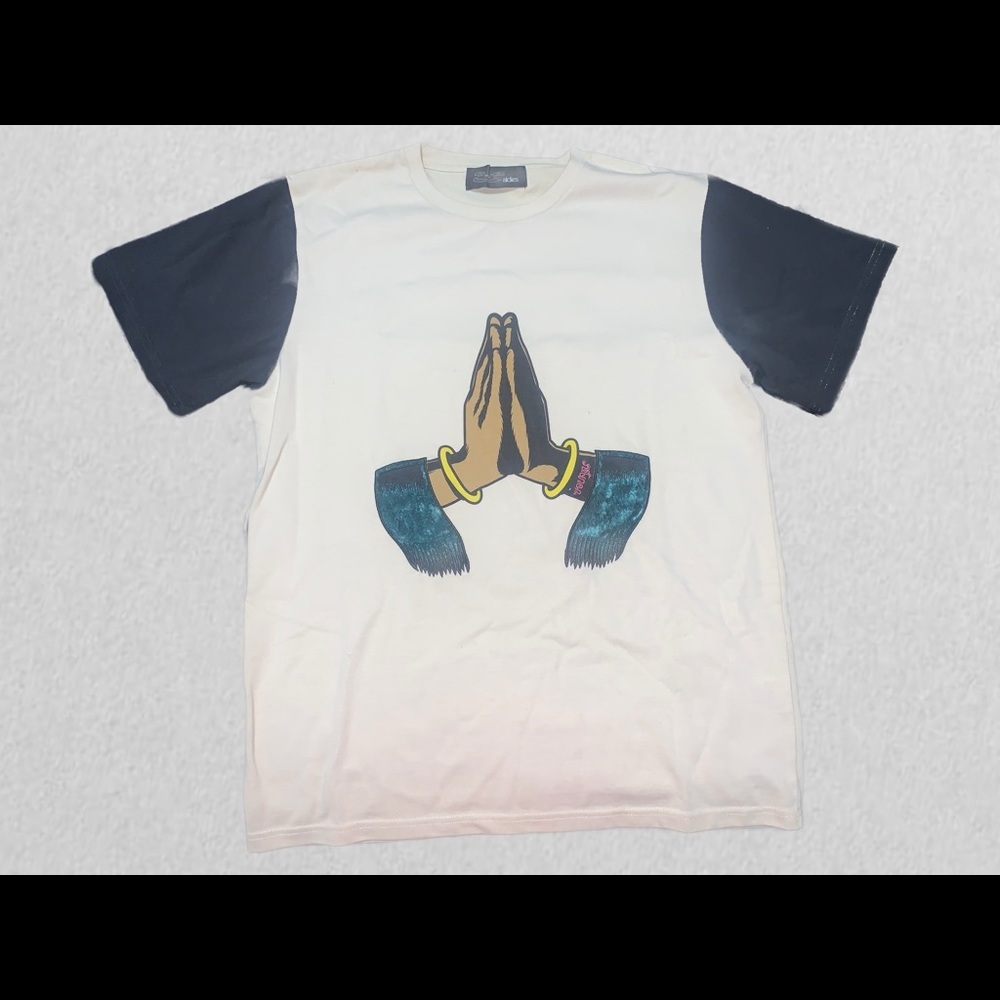 Aldies t-shirt w/ printed thobkhun (prayer hands)